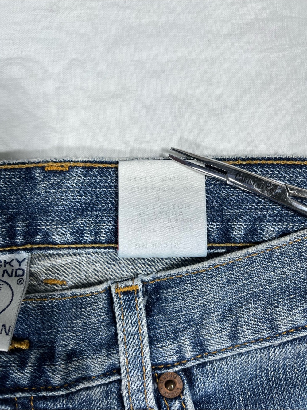 Vintage Lucky Brand Dungarees Bootcut Jeans Women’s Size 6/28 - Picture 5 of 15